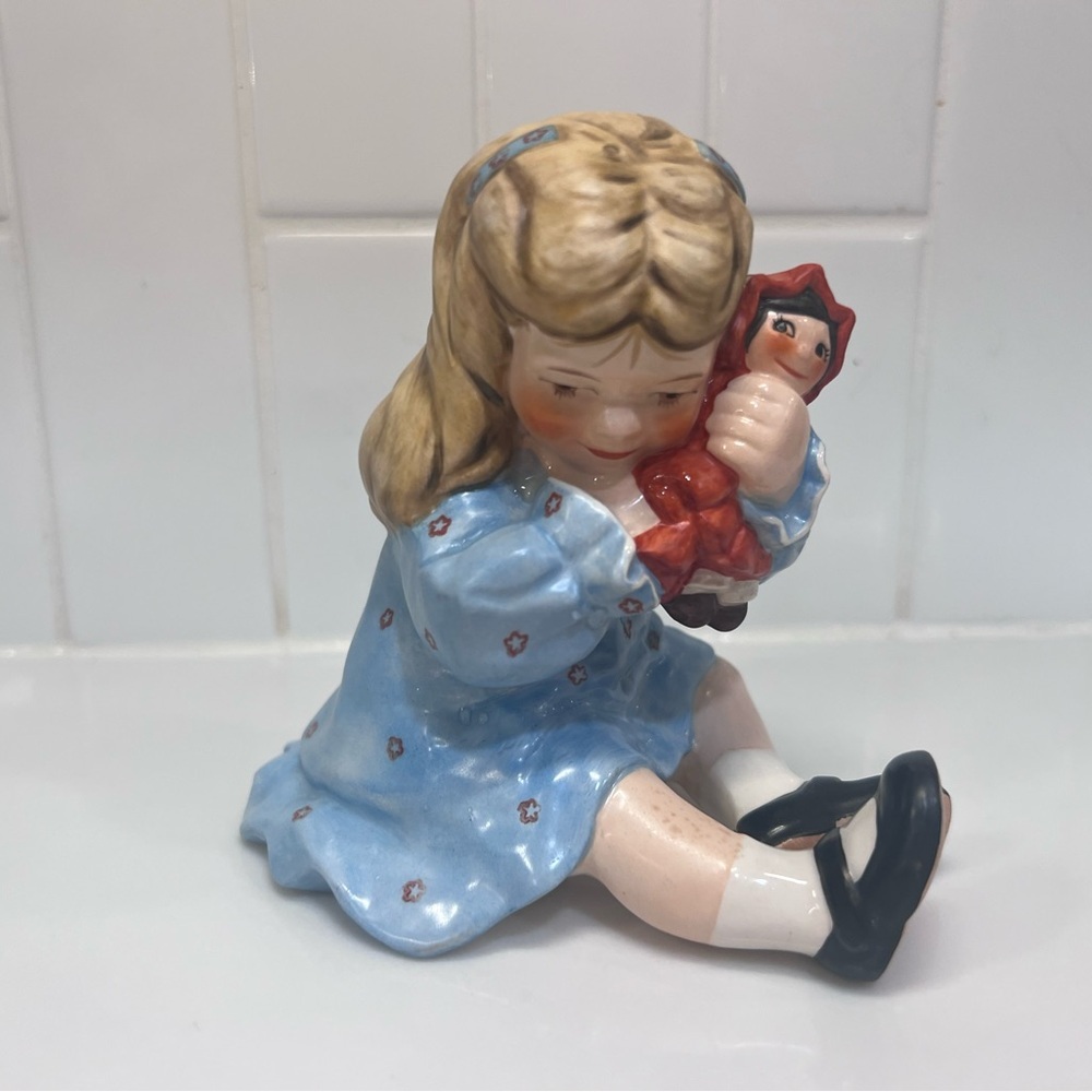 Vintage Goebel Figurine Dearest Dolly by Flahavin 1985 Numbered